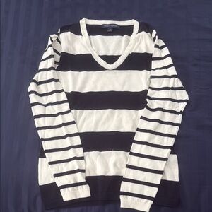 Tommy Hilfiger Navy and White V-Neck Sweater